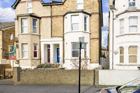 3 bedroom flat to rent, Oakfield Road, Croydon