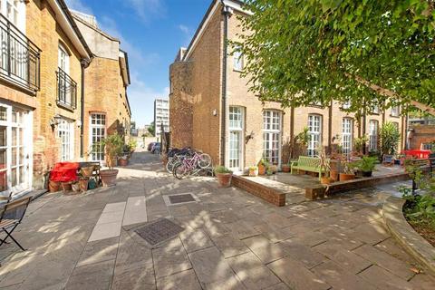 2 bedroom flat for sale, Dunbridge Street, London E2