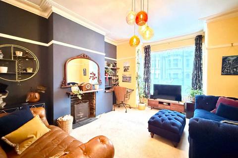 2 bedroom apartment for sale, Westcliff on Sea SS0