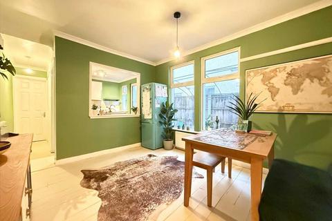 2 bedroom apartment for sale, Westcliff on Sea SS0