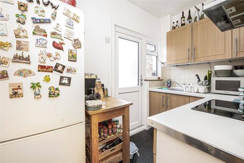 2 bedroom apartment for sale, Heythorp Street, Southfields, SW18