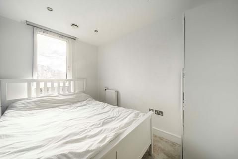3 bedroom flat to rent, Seager Place, London SE8