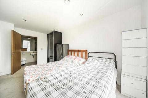 3 bedroom flat to rent, Seager Place, London SE8
