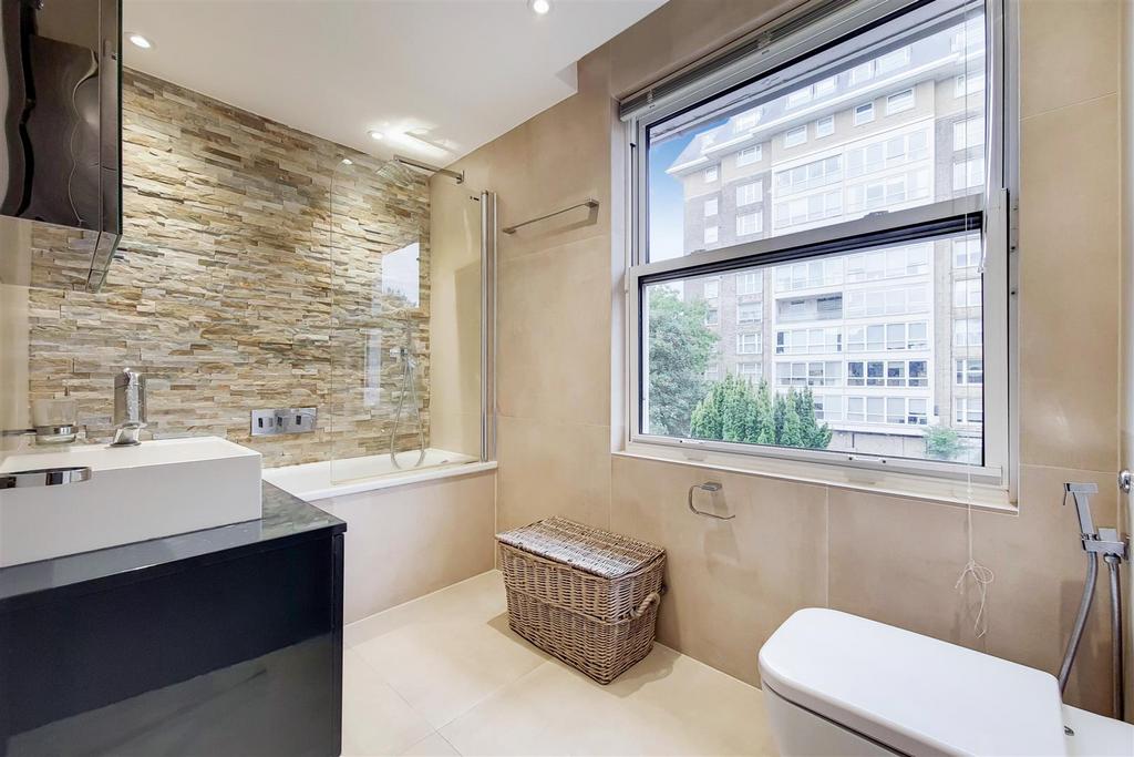 18 Bathroom-0.jpg