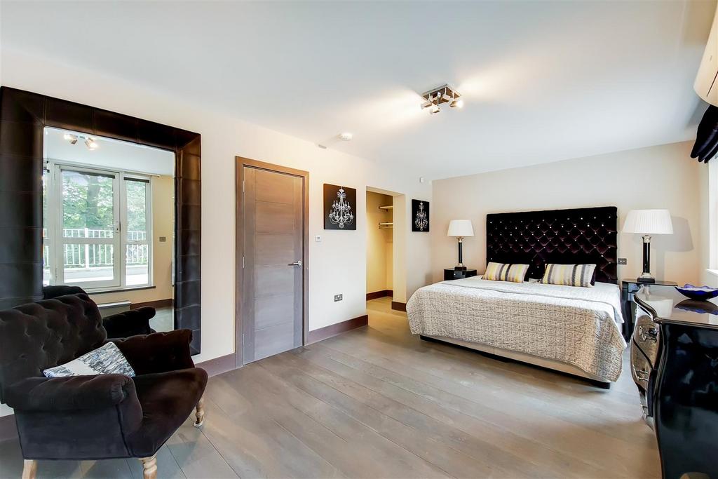 9 Main Bedroom-0.jpg