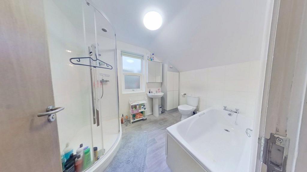 59-Teversal-Avenue-Bathroom-