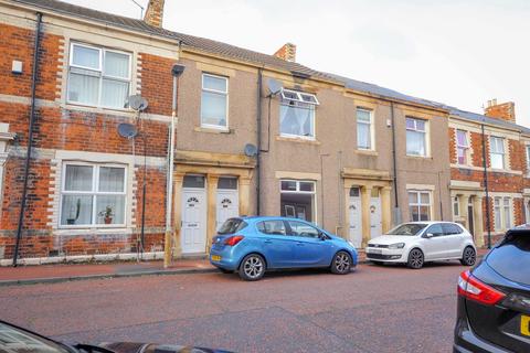 2 bedroom ground floor flat to rent, Ripon Street, Gateshead NE8