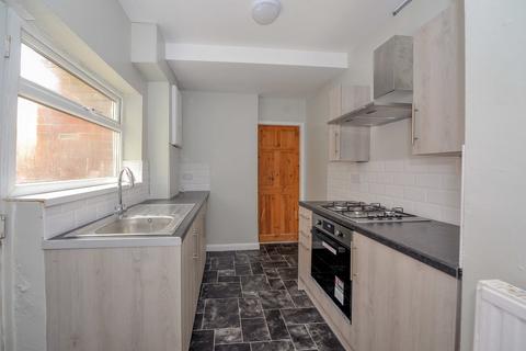 2 bedroom ground floor flat to rent, Ripon Street, Gateshead NE8