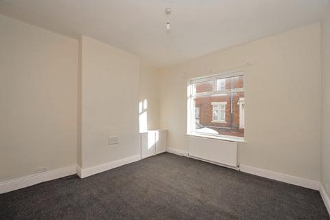 2 bedroom ground floor flat to rent, Ripon Street, Gateshead NE8