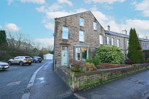 4 bedroom terraced house for sale, Gisburn Road, Barnoldswick, BB18