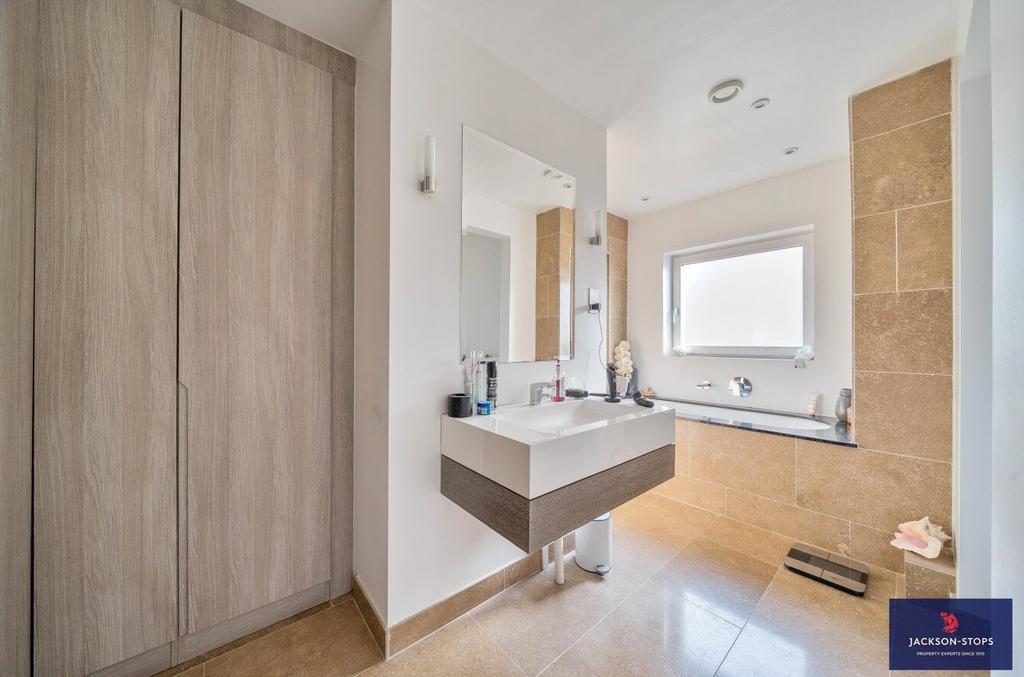 Ensuite
