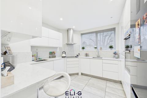 2 bedroom flat for sale, Edinburgh House, Tenterden Grove NW4