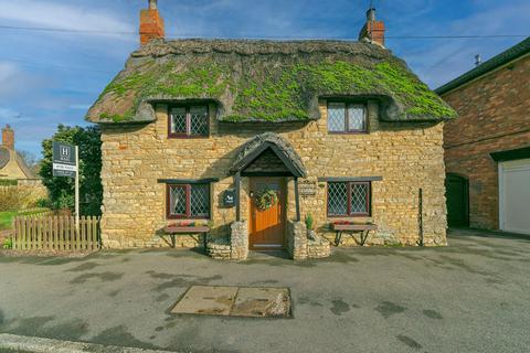 2 bedroom detached house for sale, Gold Street, Hanslope, MK19