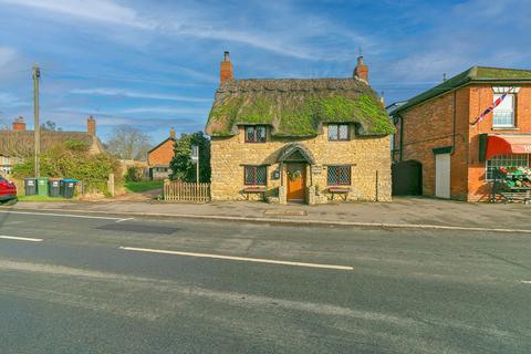 2 bedroom detached house for sale, Gold Street, Hanslope, MK19