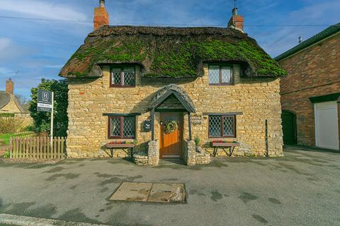 2 bedroom detached house for sale, Gold Street, Hanslope, MK19