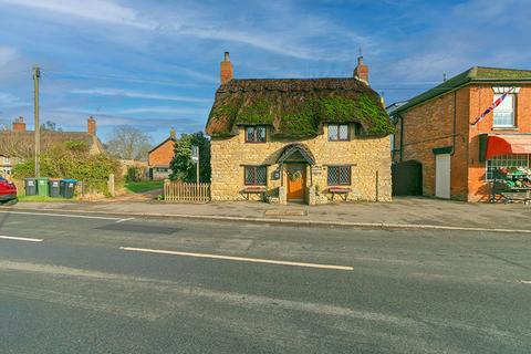 2 bedroom detached house for sale, Gold Street, Hanslope, MK19