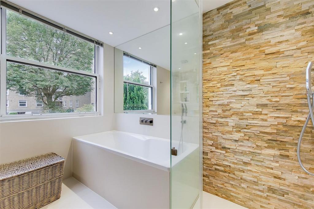 11 Main Ensuite-0.jpg