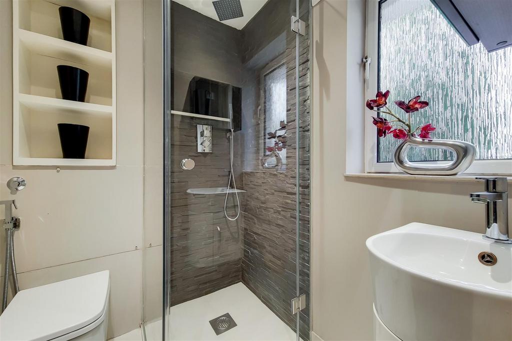 6 Shower Room 1-0.jpg