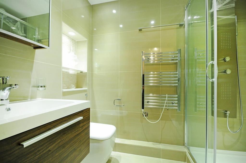 Bathroom1.JPG