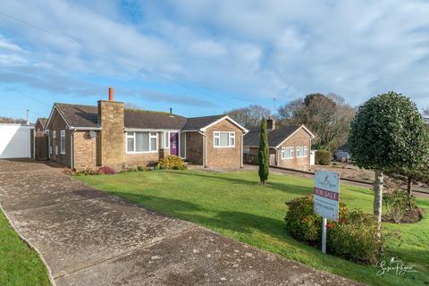 3 bedroom detached bungalow for sale, Glynn Close, Seaview