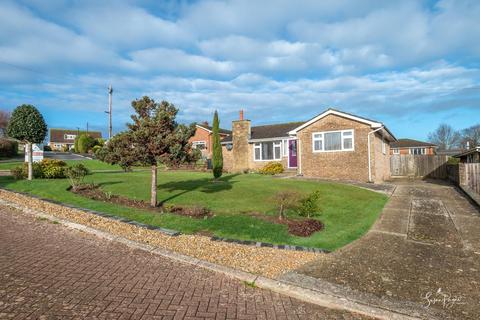 3 bedroom detached bungalow for sale, Glynn Close, Seaview