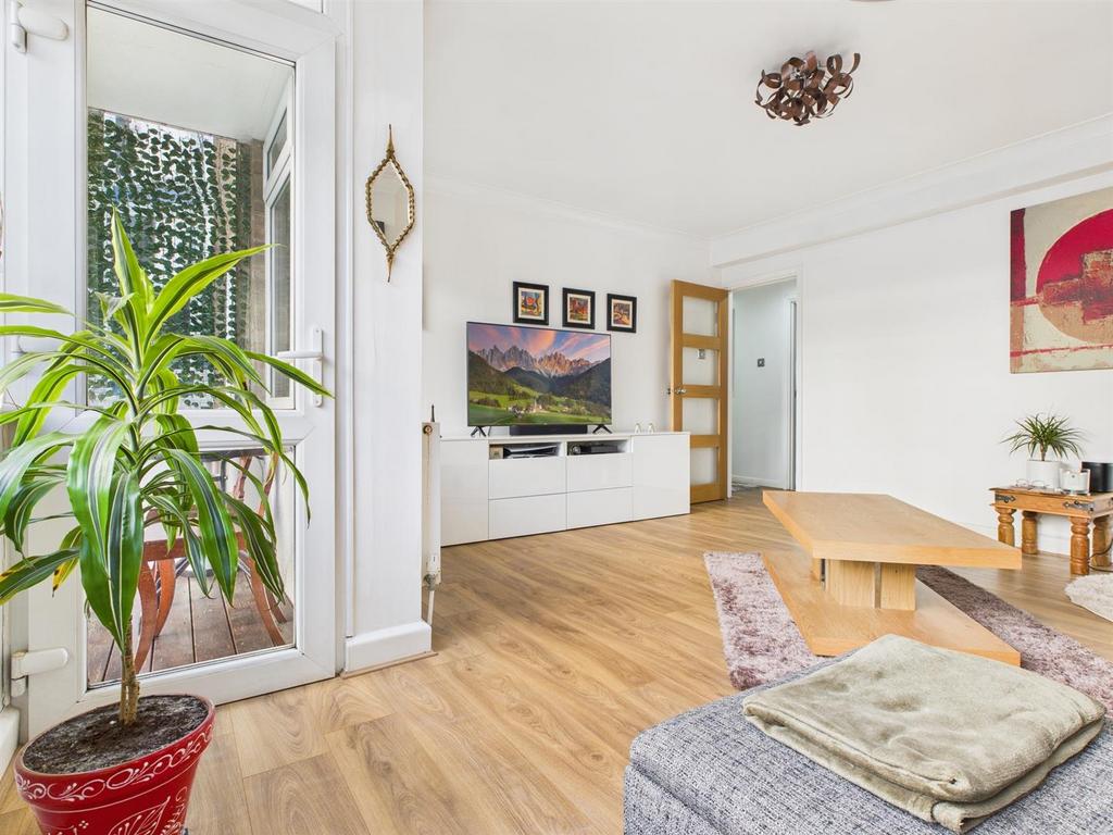 CAM04311 G0-PR0093-STILL003.jpg