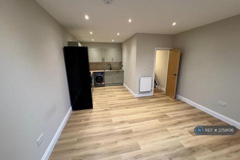 4 bedroom end of terrace house to rent, Thornhill Road, Croydon, CR0