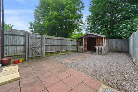 3 bedroom end of terrace house for sale, St. Pauls Close, Ealing