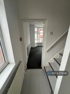 2 bedroom maisonette to rent, Beckingham Road, Leicester, LE2