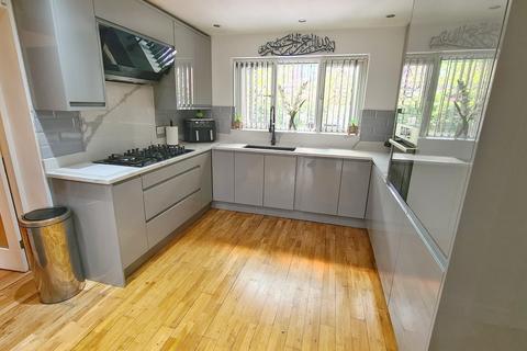 4 bedroom end of terrace house for sale, Farrant Road, Longsight