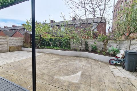 4 bedroom end of terrace house for sale, Farrant Road, Longsight