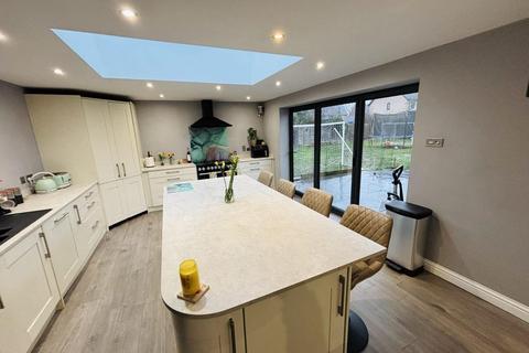 undefined, CURLEW CLOSE, THATCHAM RG19