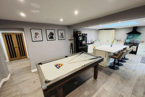 undefined, CURLEW CLOSE, THATCHAM RG19