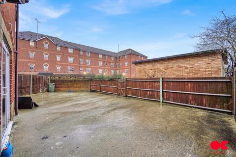2 bedroom house to rent, Hyacinth Close, Ilford IG1