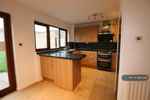 3 bedroom semi-detached house to rent, Guildford Road, Colchester, CO1