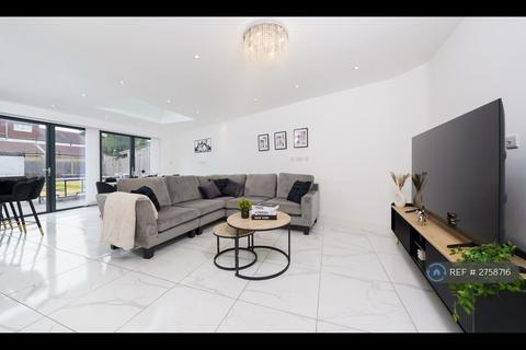4 bedroom end of terrace house to rent, Westernville Gardens, Ilford, IG2