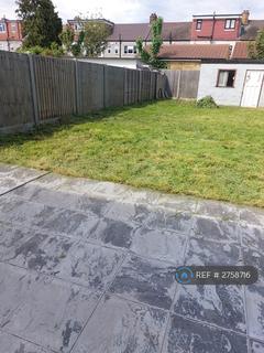 4 bedroom end of terrace house to rent, Westernville Gardens, Ilford, IG2