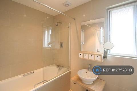 1 bedroom terraced house to rent, Oxley Close, London, SE1