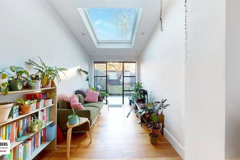 2 bedroom apartment for sale, Lindley Road, Leyton, E10
