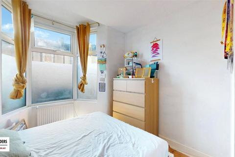 2 bedroom apartment for sale, Lindley Road, Leyton, E10