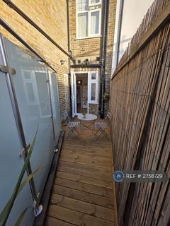 2 bedroom flat to rent, Green Lanes, London, N4