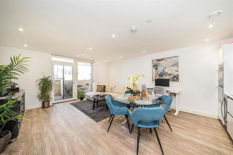 2 bedroom flat for sale, Telegraph Avenue, London SE10