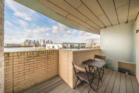 2 bedroom flat for sale, Telegraph Avenue, London SE10