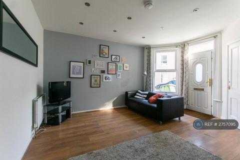 4 bedroom semi-detached house to rent, New Street, Cheltenham, GL50