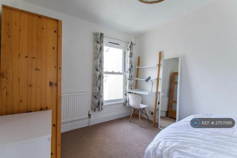 4 bedroom semi-detached house to rent, New Street, Cheltenham, GL50