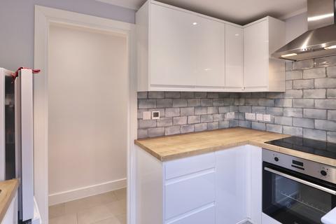 1 bedroom terraced house to rent, High Street, Great Missenden, HP16