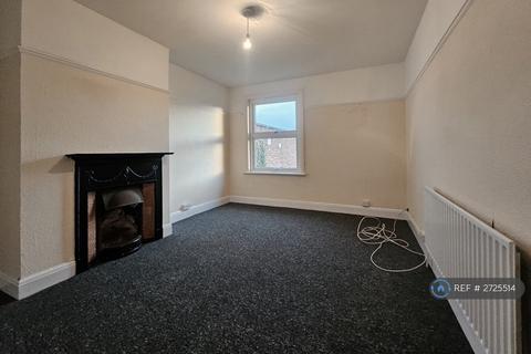 4 bedroom maisonette to rent, Corringham Road, Stanford-Le-Hope, SS17