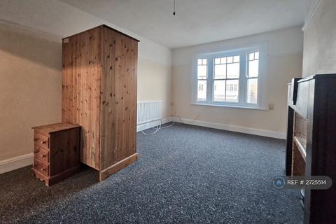 4 bedroom maisonette to rent, Corringham Road, Stanford-Le-Hope, SS17