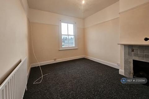 4 bedroom maisonette to rent, Corringham Road, Stanford-Le-Hope, SS17