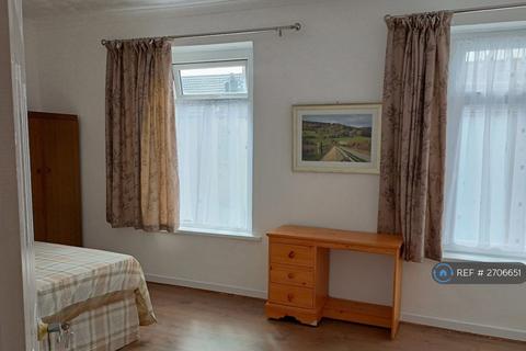 3 bedroom terraced house to rent, Augusta Street, Cardiff, CF24